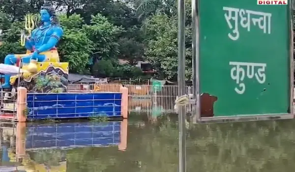 गोमती का पानी पहुंचा सुधन्वा कुंड तक, चंद्रकेश्वर महादेव मंदिर में जलभराव